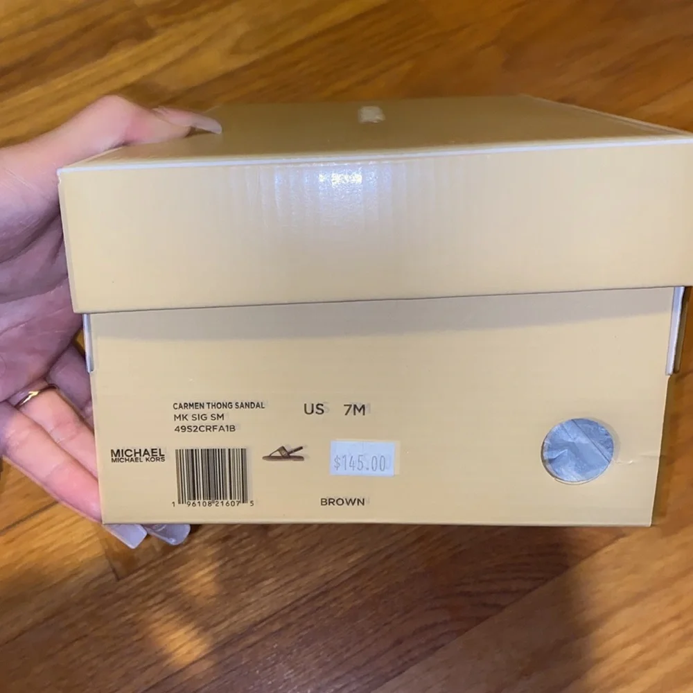 Size 7 Michael Kors Carmen thong sandal - Picture 5 of 6